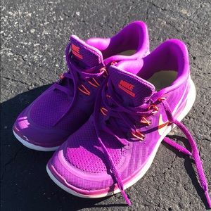 Nike Sneakers - Fee runs